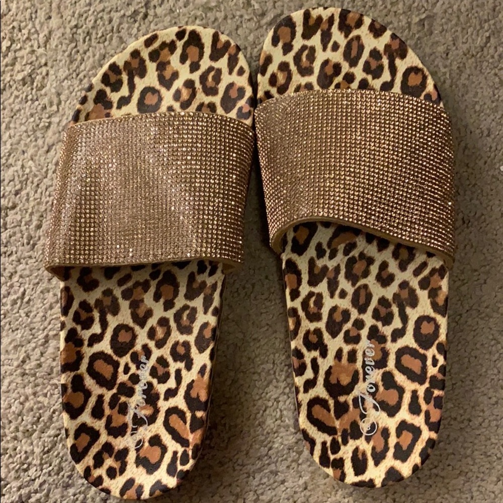 Leopard slides (sandals)
